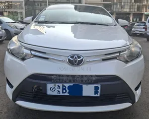 Toyota Yaris SE Hatchback 5dr 2015 White