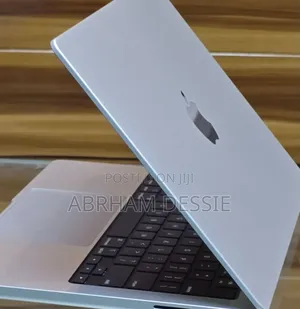 New Laptop Apple MacBook Pro 8GB Intel Core I5 SSD 512GB