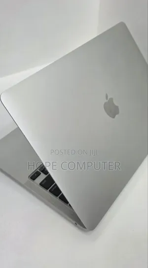 Photo - New Laptop Apple MacBook Pro 2022 M2 8GB Apple M2 SSD 512GB