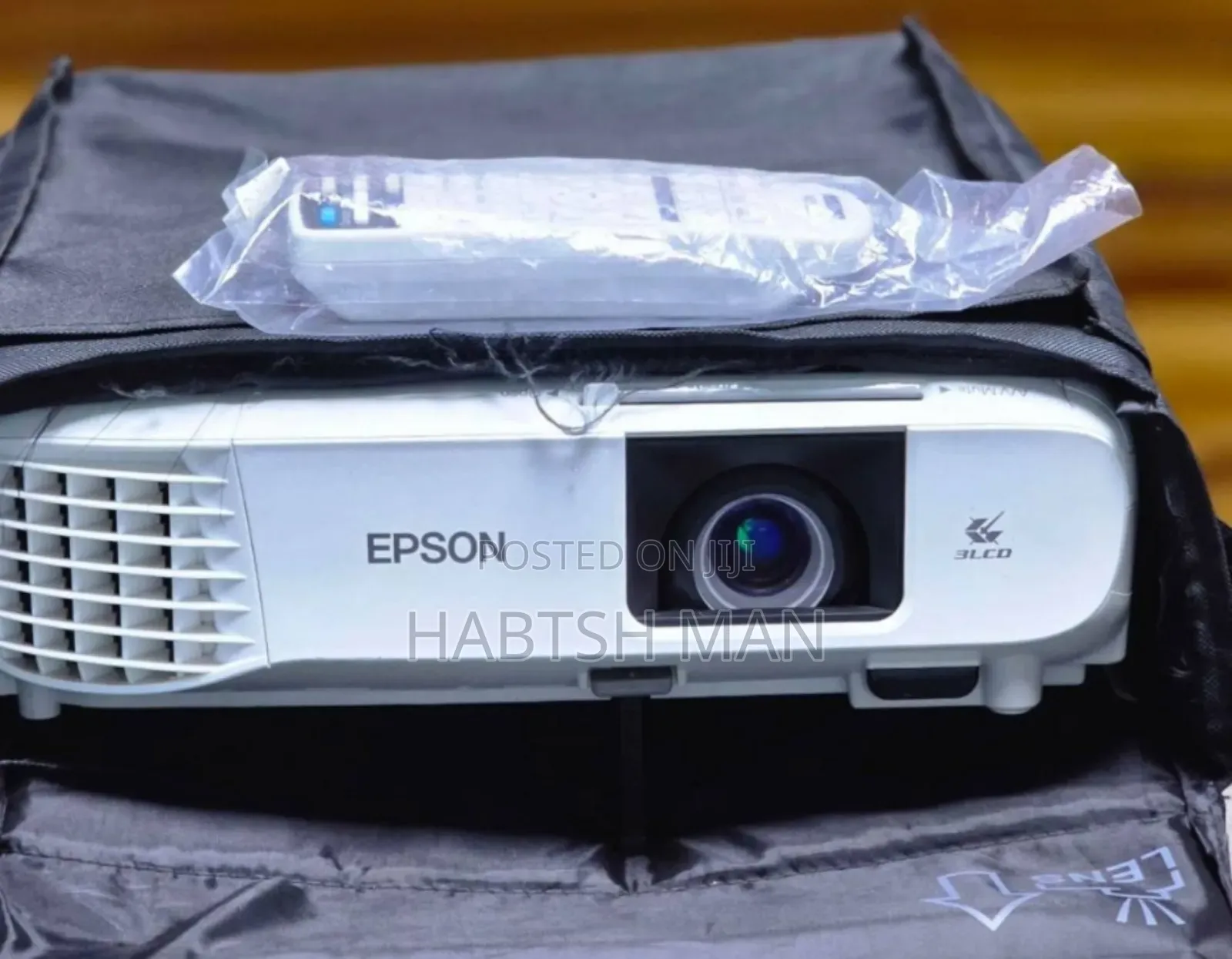 Brand New Epson Projector 
Has Remote 
Model Name:
