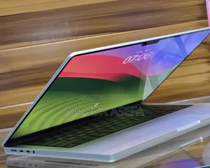 New Laptop Apple MacBook Pro 8GB Apple M3 SSD 512GB