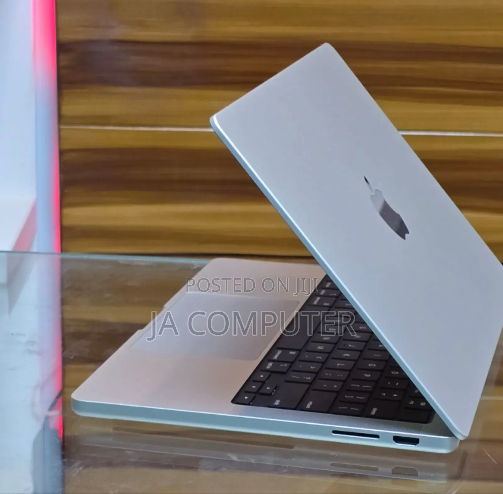 New Laptop Apple MacBook Pro 2023 M3 14-Inch 8GB Apple M3 Pro SSD 512GB