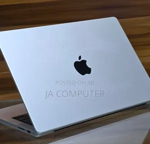 New Laptop Apple MacBook Pro 2023 M3 14-Inch 8GB Apple M3 Pro SSD 512GB