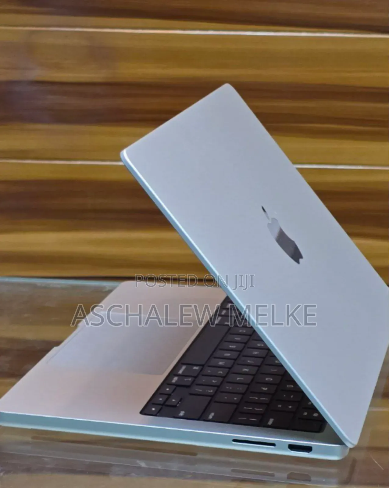 New Laptop Apple MacBook Pro 2024 M3 14-Inch 8GB Apple M3 SSD 512GB