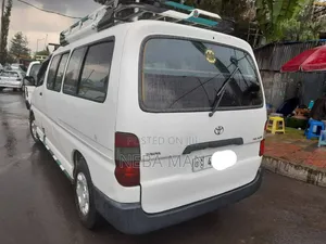 Toyota HiAce 2009 White