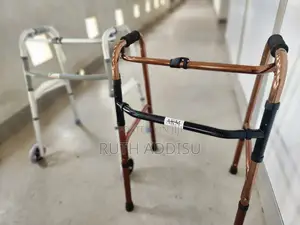 Walker Medical半年walking Aid Medical Walker災害walker她與walker