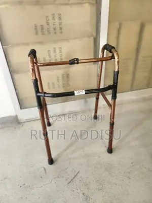 Photo - Medical Collapsing Walker火的medical Walker New當中walker