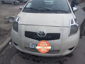 Photo - Toyota Yaris 2005 White