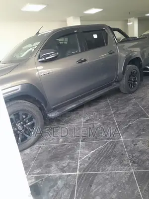 Toyota Hilux 2021 Black