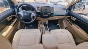 Photo - Toyota Hilux 2015 Gray