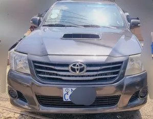 Toyota Hilux 2015 Gray