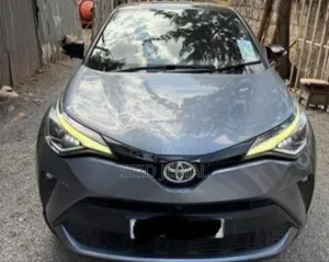 Photo - Toyota C-HR 2021 Silver