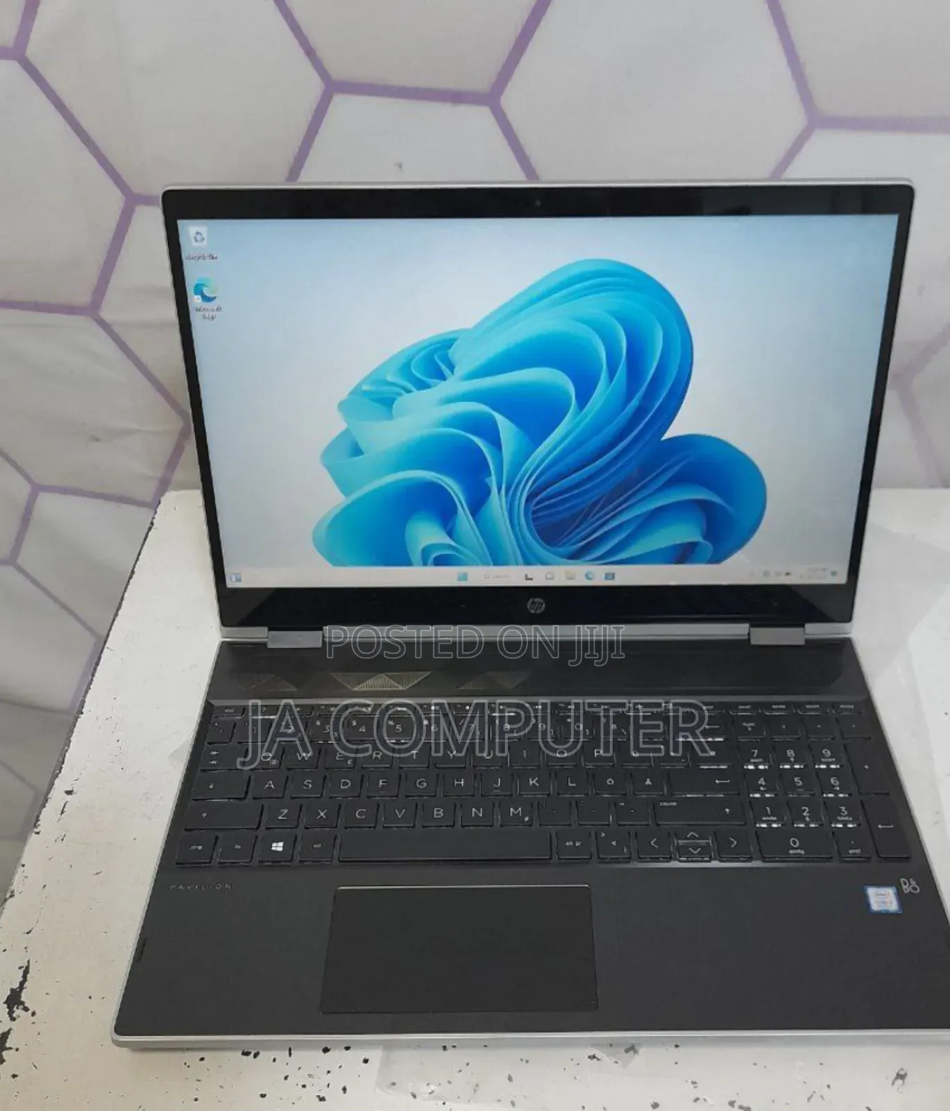 New Laptop HP Pavilion 14 8GB Intel Core I3 SSHD (Hybrid) 750GB