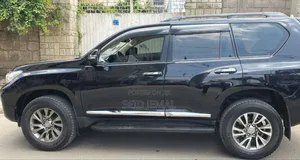 Photo - Toyota Land Cruiser Prado 2017 Black