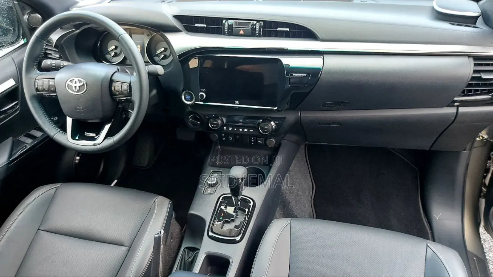 New Toyota Hilux 2022 Gray