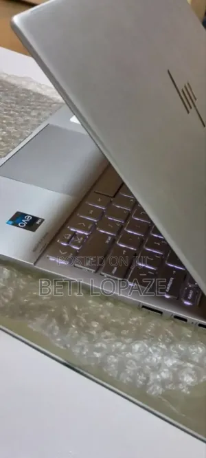 New Laptop HP Envy X360 8GB Intel Core I7 SSD 512GB