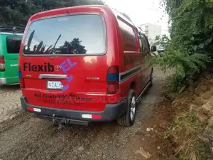 Toyota HiAce 2006 Red
