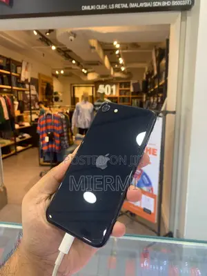 Apple iPhone SE (2022) 64 GB Black