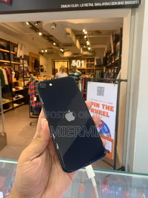 Apple iPhone SE (2022) 64 GB Black