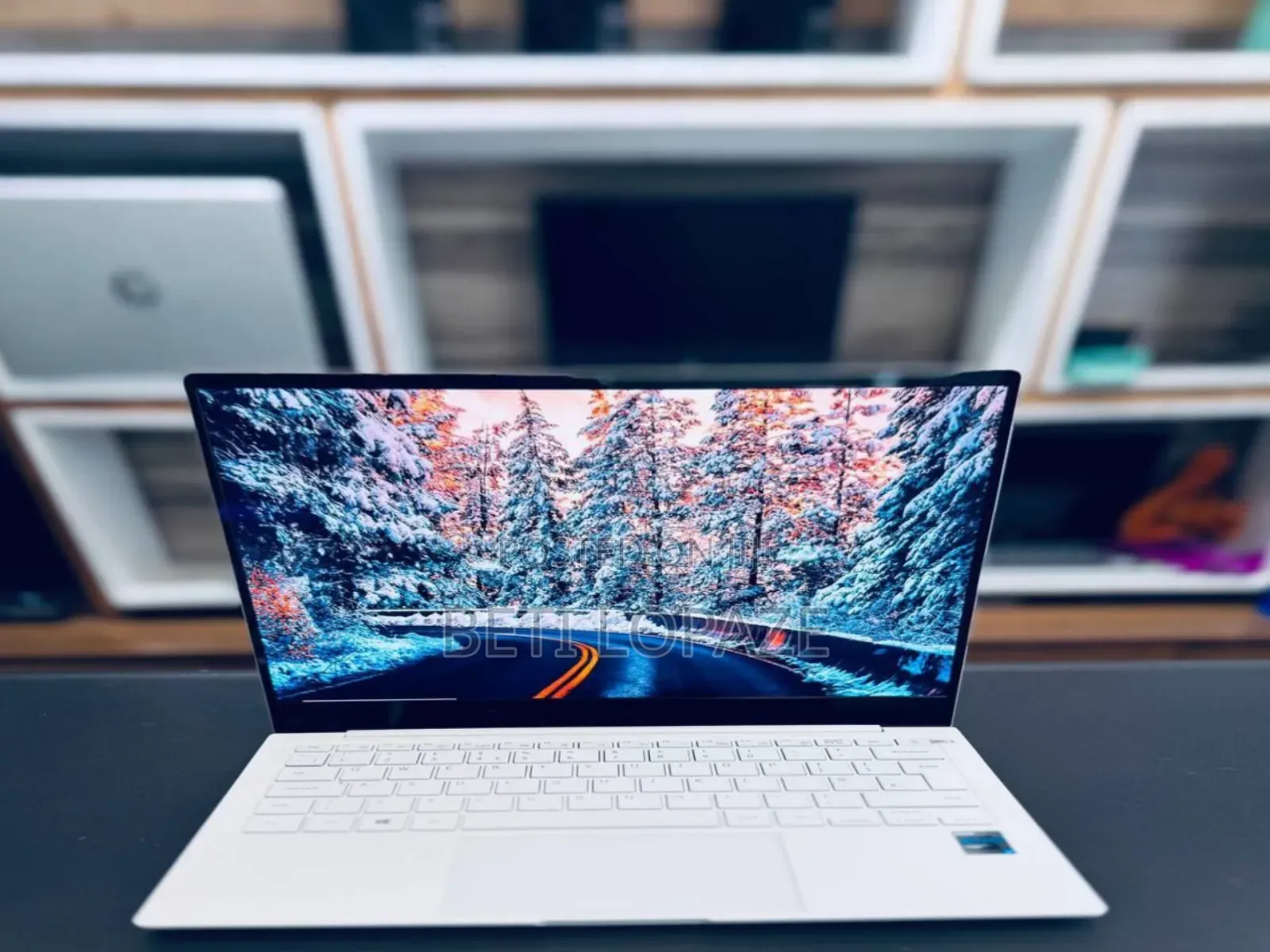 New Laptop Samsung Galaxy Book 2 16GB Intel Xeon SSD 512GB