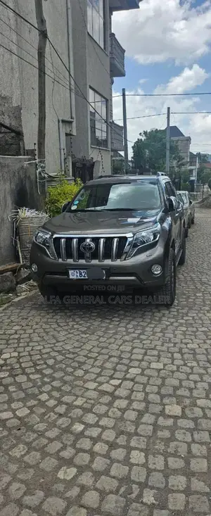 Photo - Toyota Land Cruiser Prado 2015 Brown