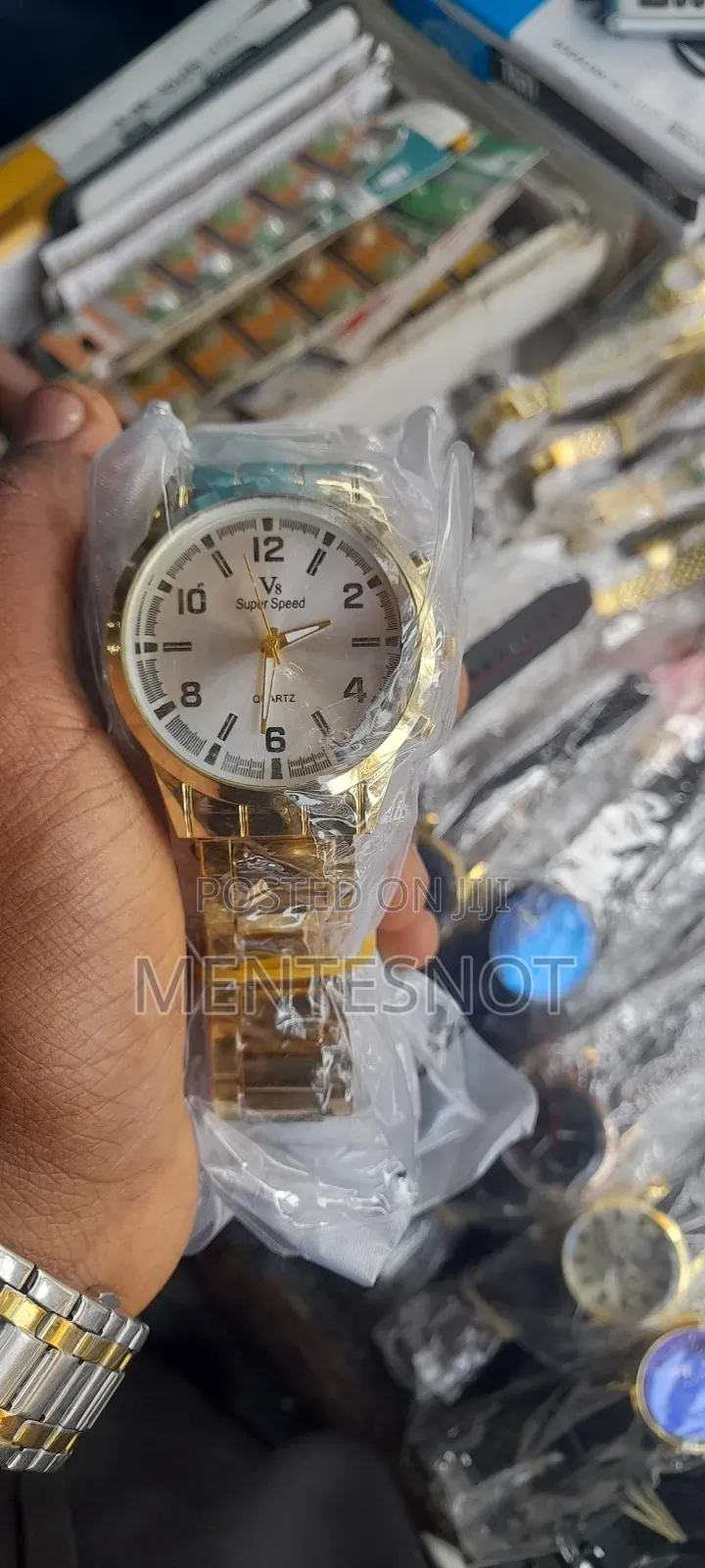 Quartz V8 Men Watch