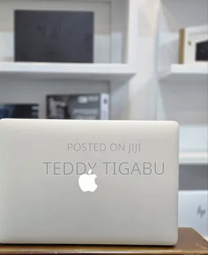 New Laptop Apple MacBook Pro 16GB Intel Core I7 SSD 256GB