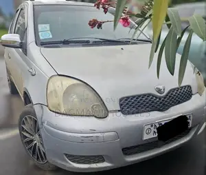 Photo - Toyota Vitz 1.0 FWD 5dr 2004 Silver