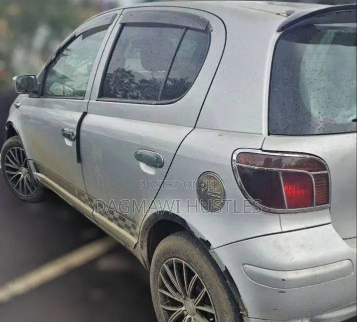 Toyota Vitz 1.0 FWD 5dr 2004 Silver