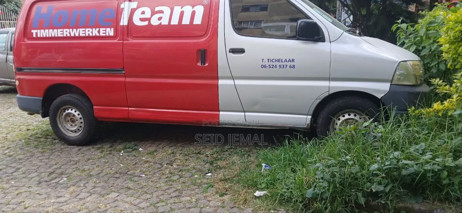 Toyota HiAce 2011 Red