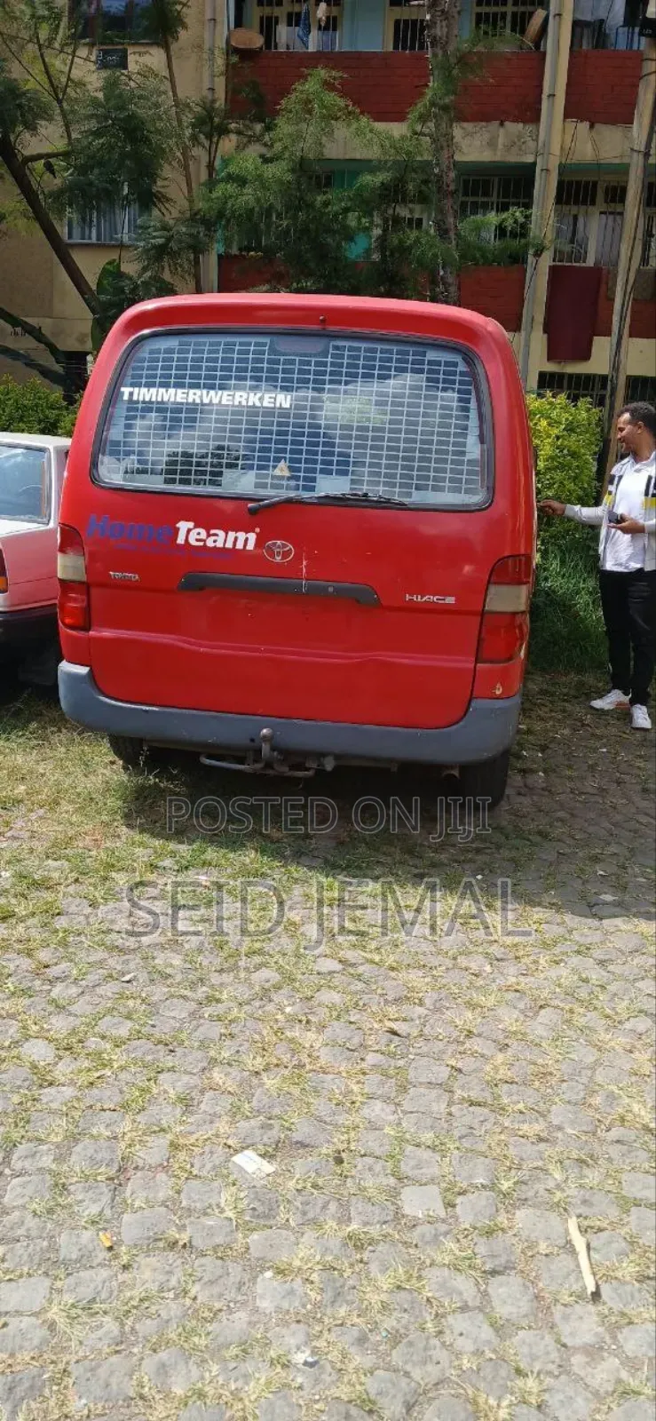 Toyota HiAce 2011 Red