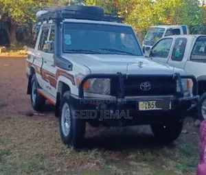 Toyota Land Cruiser 2009 White