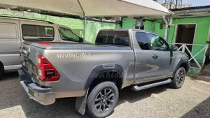 Toyota Hilux 2021 Green