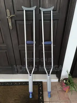 Photo - Quick-Adjust Crutches祭ءkranch for Broken Legل埭ክራንችcranch~