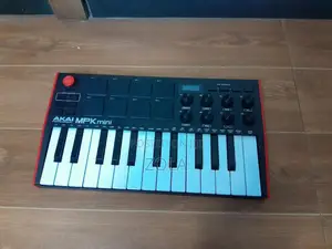 Photo - Akai Mini Studio Keybord