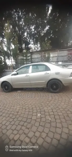 Photo - Toyota Corolla 2003 Off white