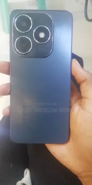 Photo - Tecno Spark 20 128 GB Bronze