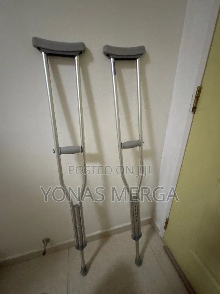 Kranch/Lightweight Mobility Aid// Bodymed Aluminum Crutches