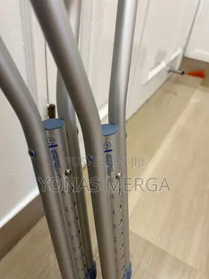 Kranch/Lightweight Mobility Aid// Bodymed Aluminum Crutches