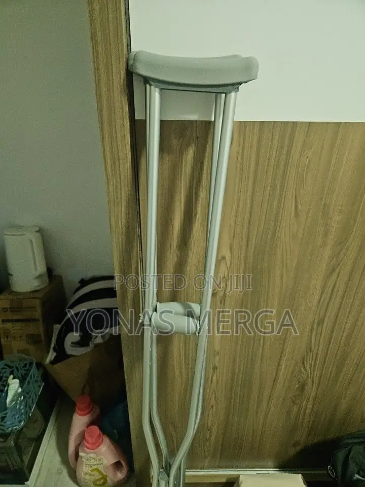 Crutches Are Available in a Variety of Height Options/Crunch