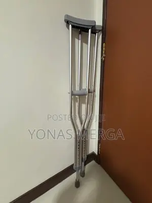 Photo - Crutches Are Available in a Variety of Height Options/Crunch
