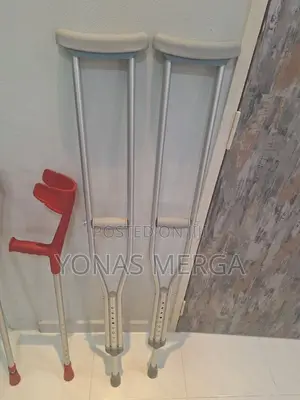 Photo - Underarm Crutches For束يlightweight Aluminum٩medical Crutches