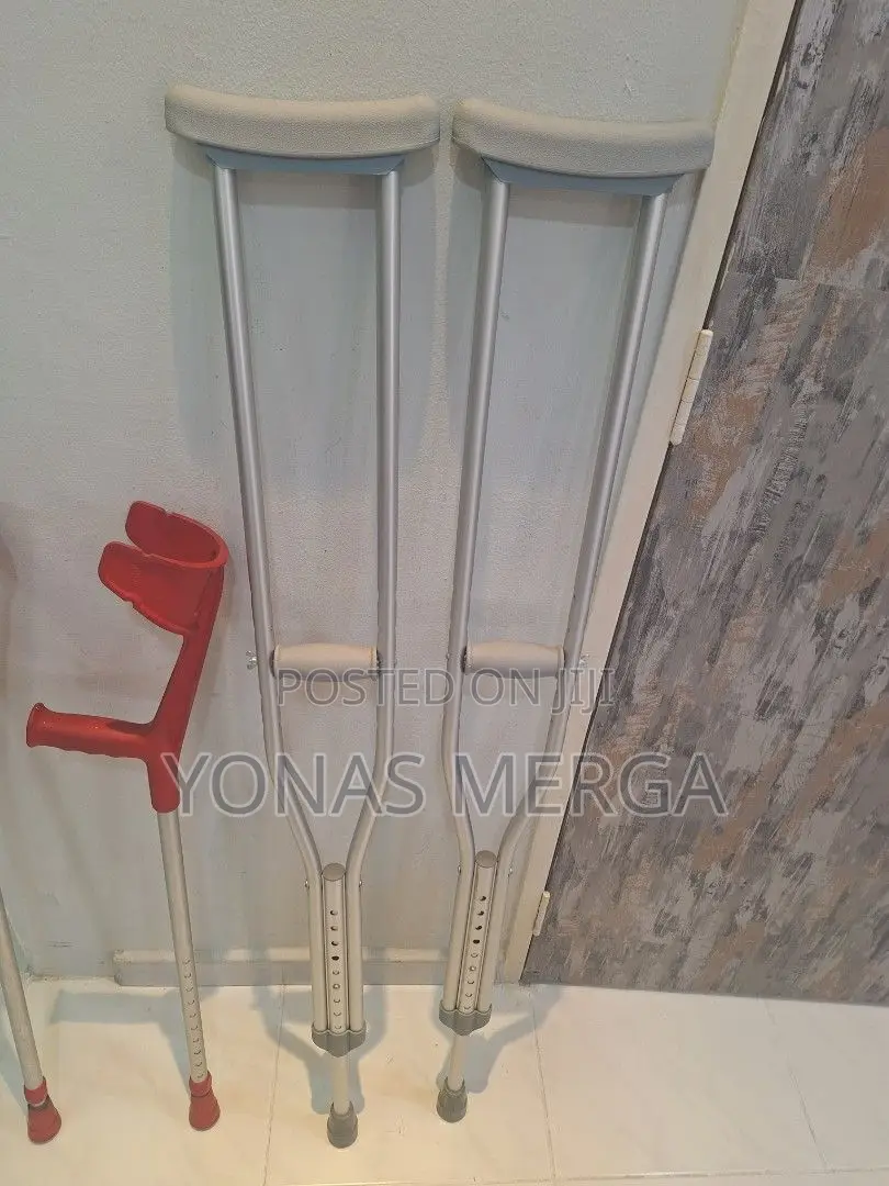 Underarm Crutches For束يlightweight Aluminum٩medical Crutches