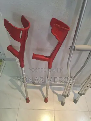 Photo - Underarm Crutches፵فalso Known as Axillary Crutches營crunch