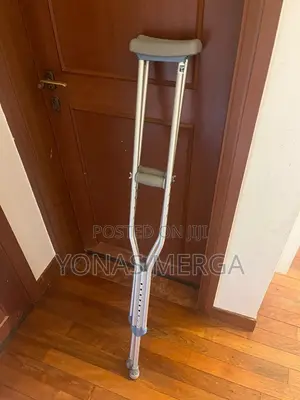 Photo - Leg or Foot Injuries, Surgeries,Crutches||Crunch●፪crutches