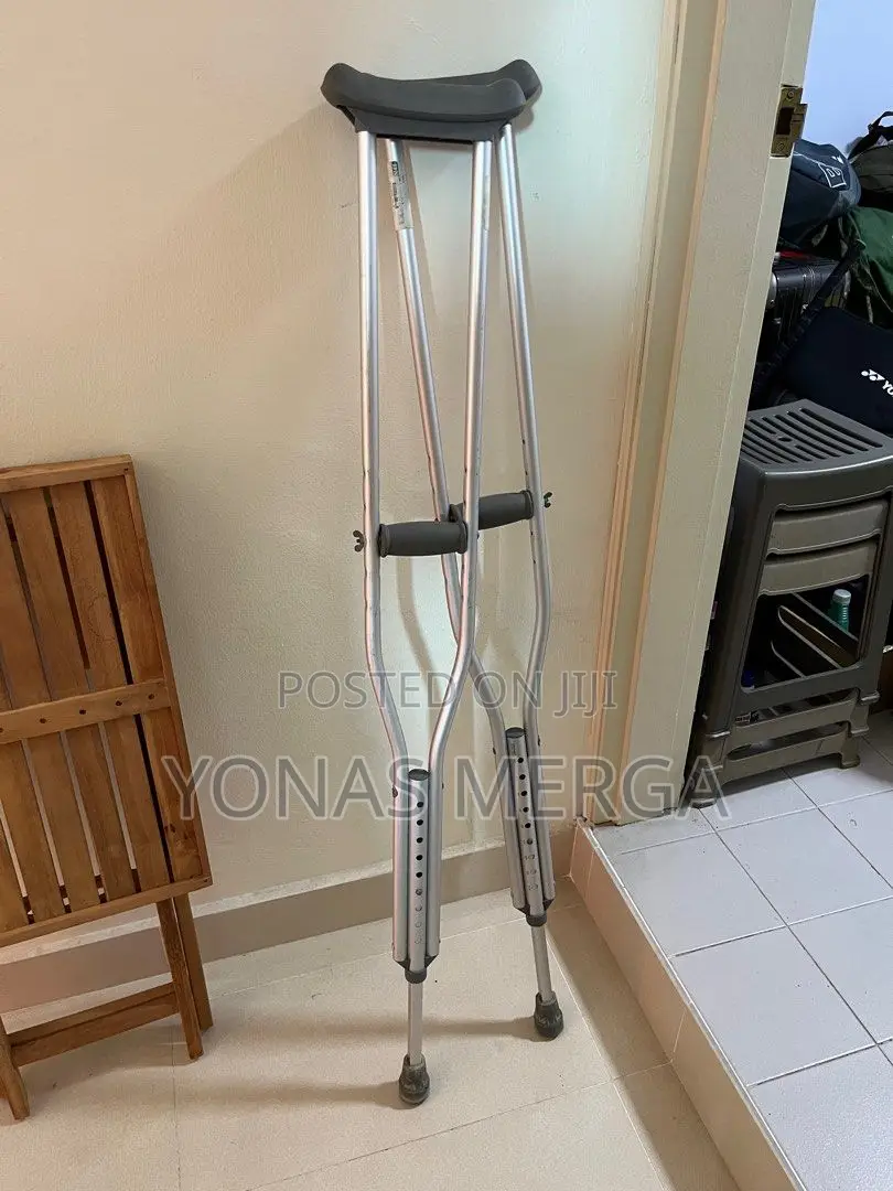 Crutches||Crutches\\Ensuring Proper Ergonomic Positioning.