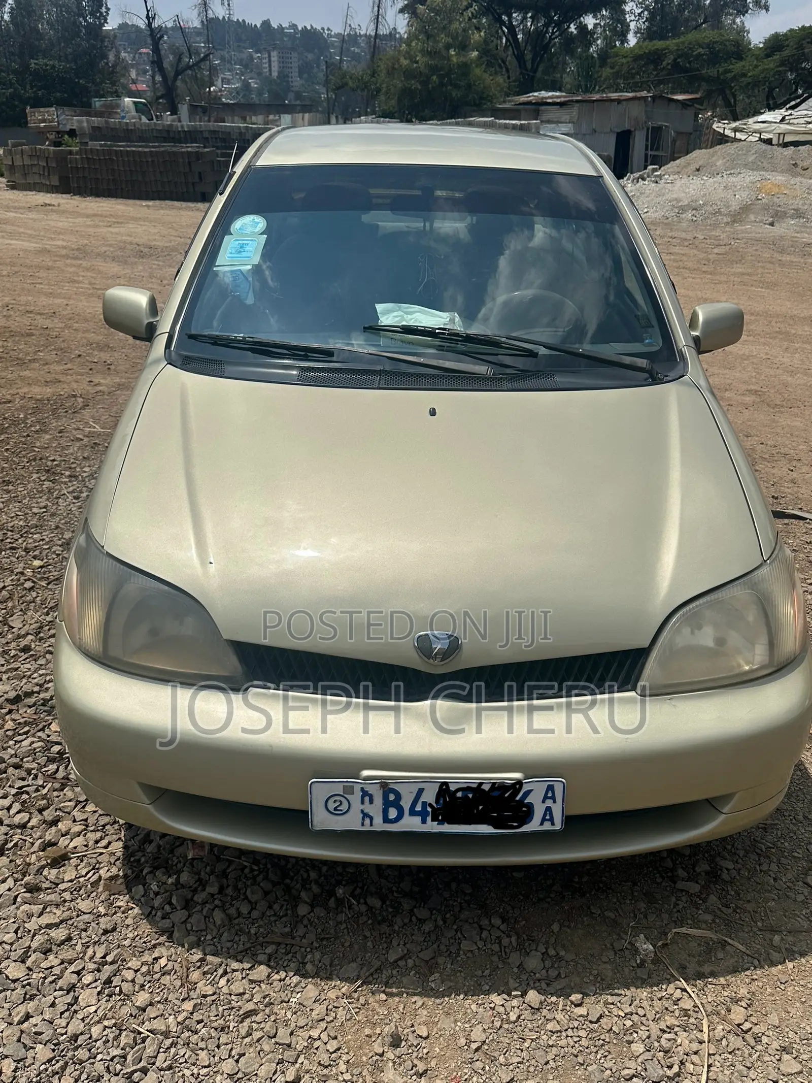 Toyota Platz 2001 Gold