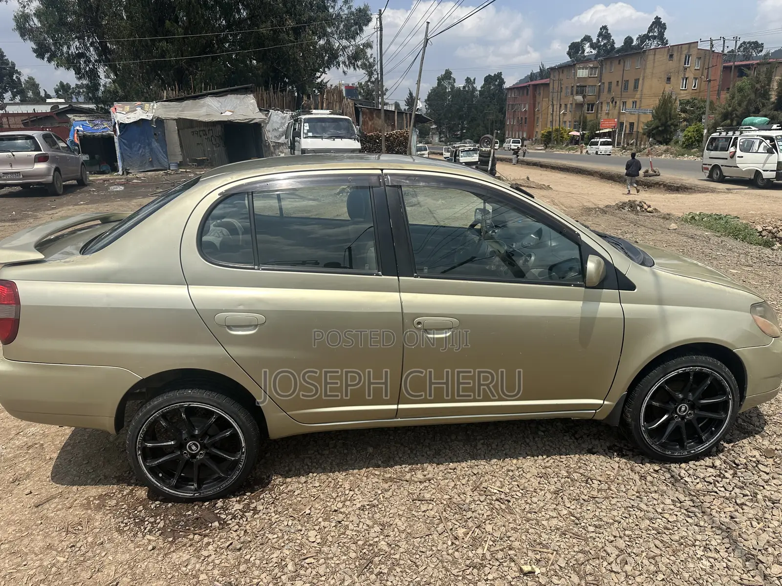 Toyota Platz 2001 Gold