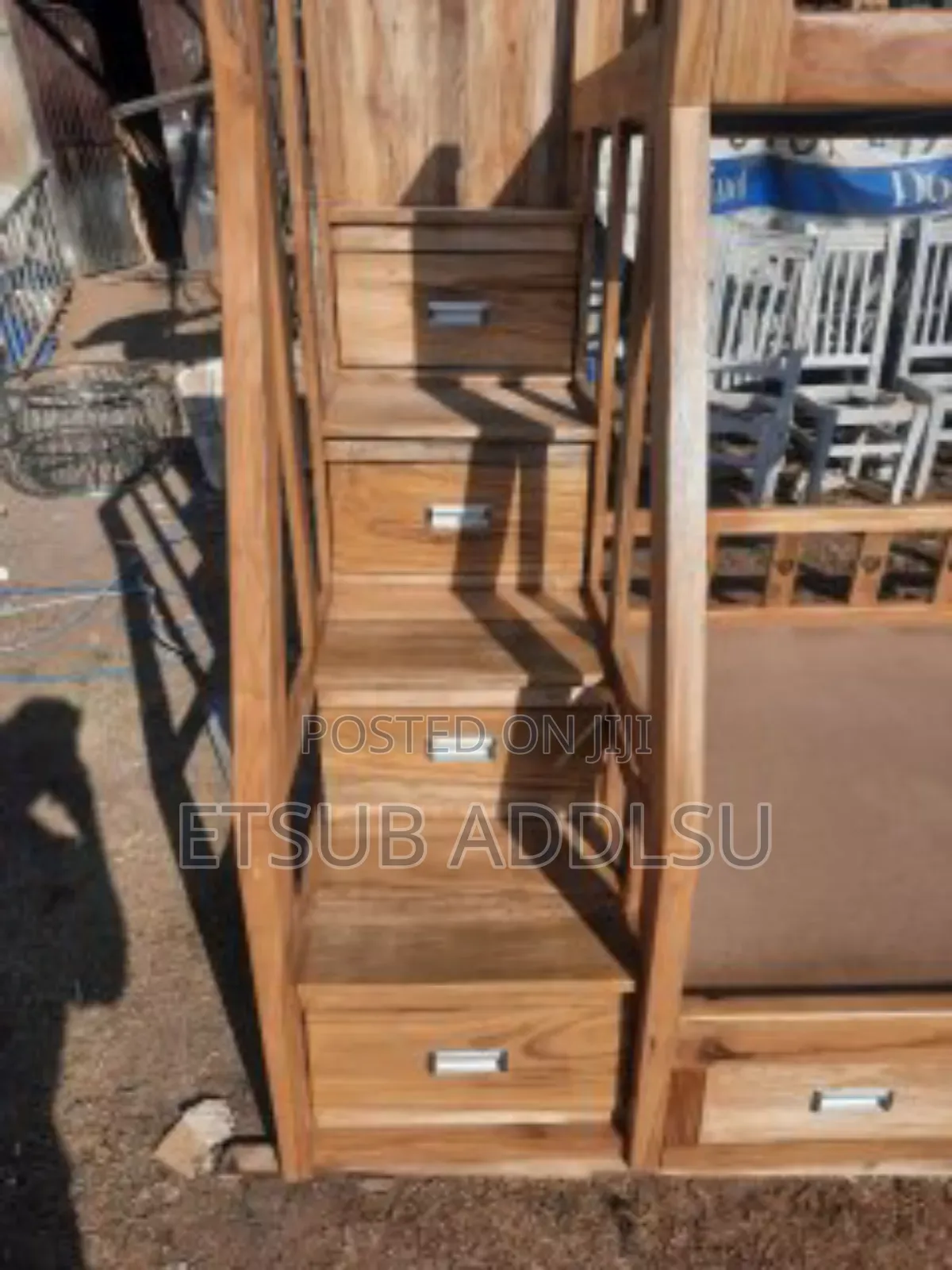 ተደራራቢ አልጋ በ ዋንዛ እንጨት የተሰራ