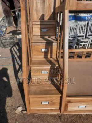 ተደራራቢ አልጋ በ ዋንዛ እንጨት የተሰራ